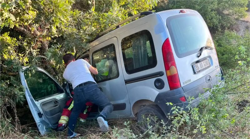 Balıkesir-Sındırgı yolunda kaza: 3 kişilik ekip müdahale etti